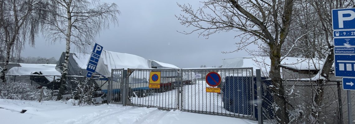Sataman lukkojen uusiminen. Kuva telakointialueelta