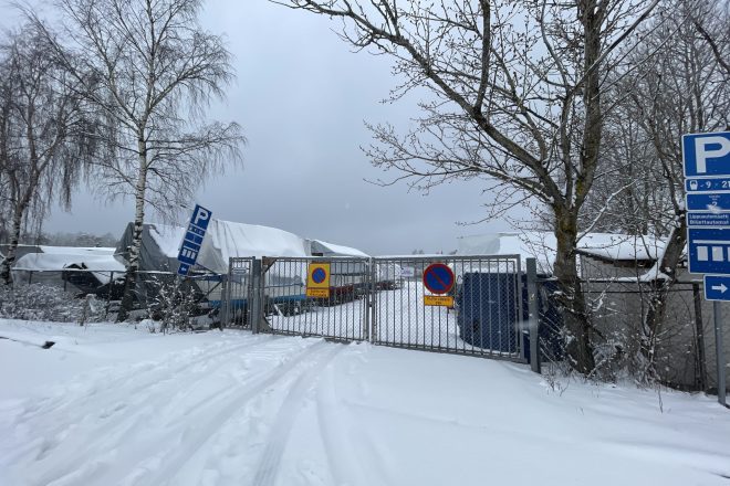 Sataman lukkojen uusiminen. Kuva telakointialueelta